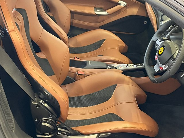 FERRARI F8 TRIBUTO