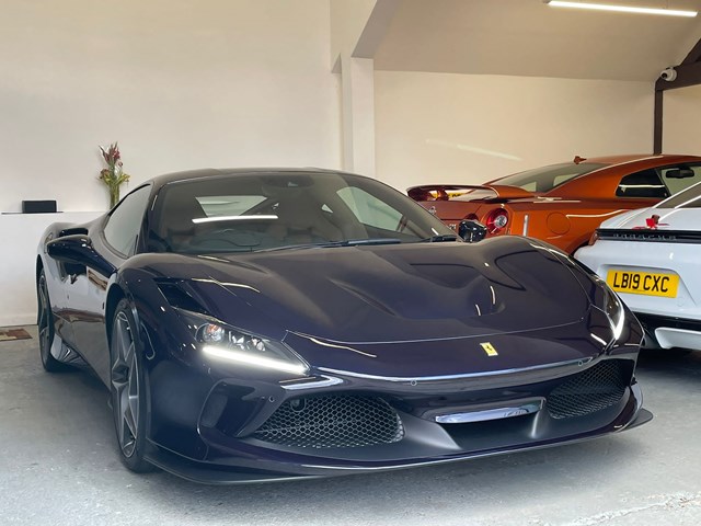 FERRARI F8 TRIBUTO