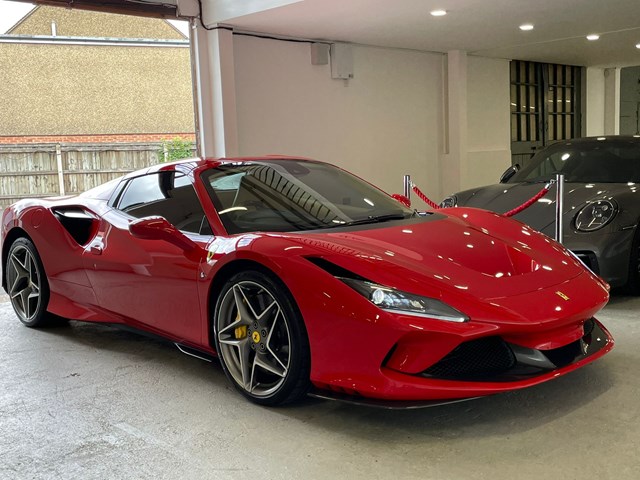 FERRARI F8 TRIBUTO