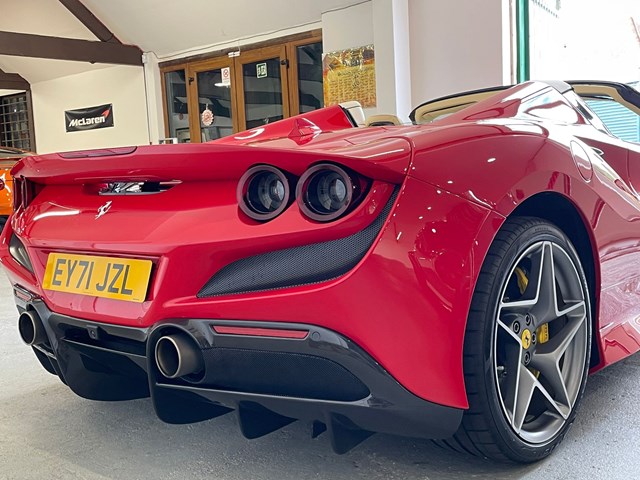 FERRARI F8 TRIBUTO