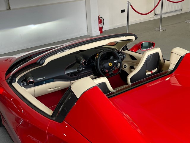 FERRARI F8 TRIBUTO