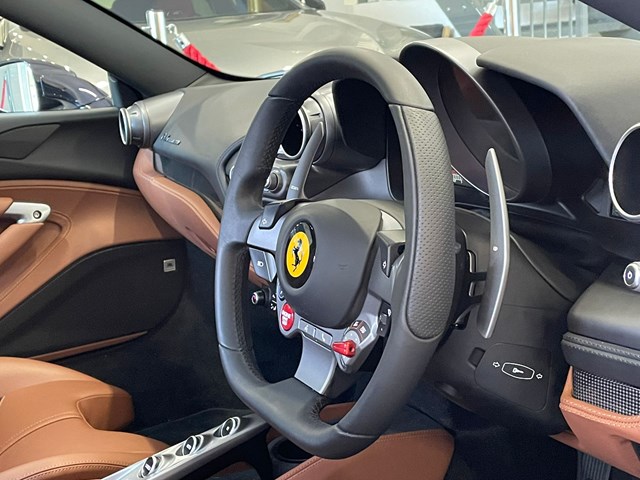 FERRARI F8 TRIBUTO