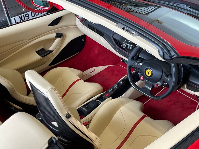 FERRARI F8 TRIBUTO