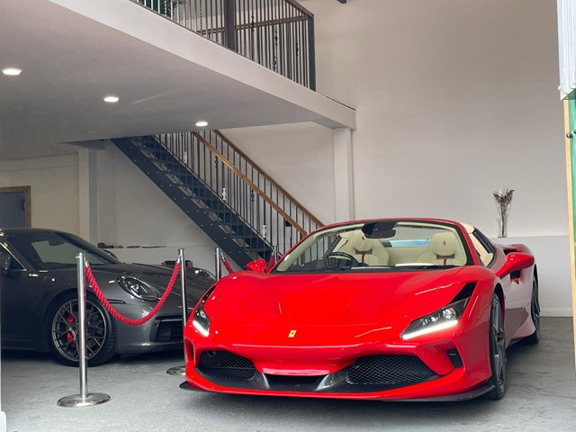 FERRARI F8 TRIBUTO